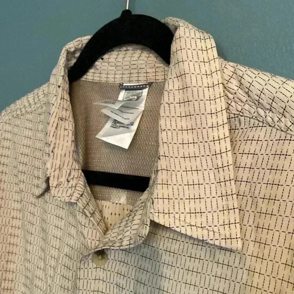 Northface men’s button up cream and blue collared shirt